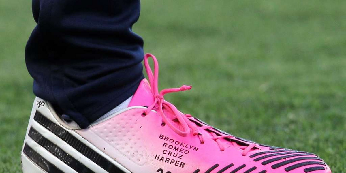 David Beckham w różowych butach