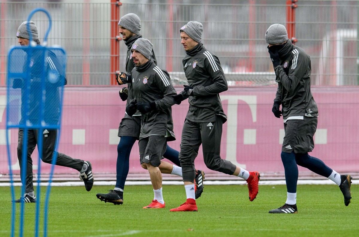 Robert Lewandowski nie potrafi rysować. Zobacz jego bazgroły [WIDEO]