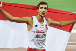 Artur Kuciapski po zdobyciu srebrnego medalu na 800 m podczas lekkoatletycznych mistrzostw Europy w Zurychu, 2014 r.