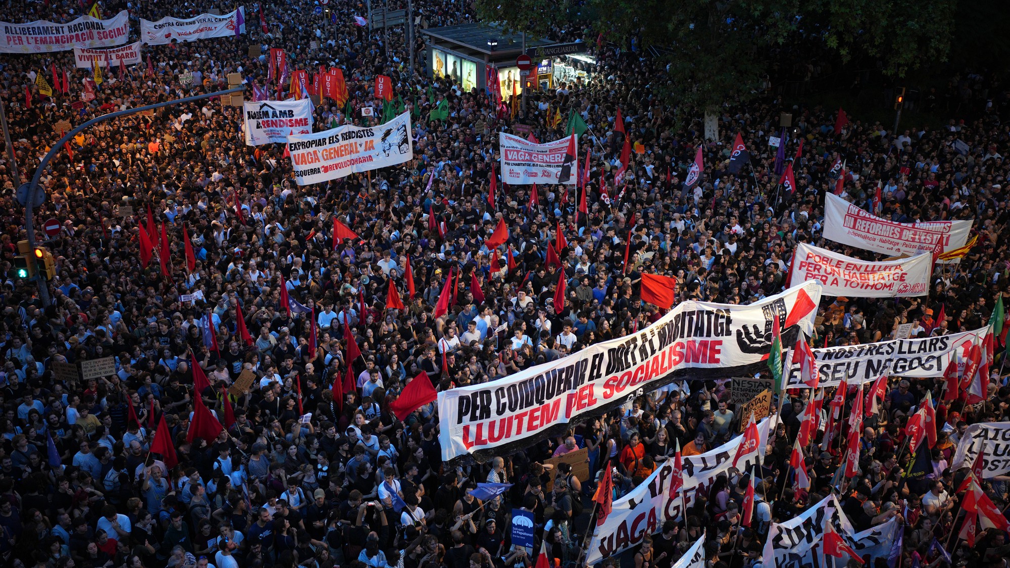 Jej drastické vysťahovanie kvôli zvýšenému nájomnému vyvolalo obrie protesty a stanovanie na známom madridskom námestí Puerta del Sol.