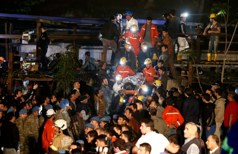 Akcja ratunkowa po katastrofie w kopalni w Soma w Turcji