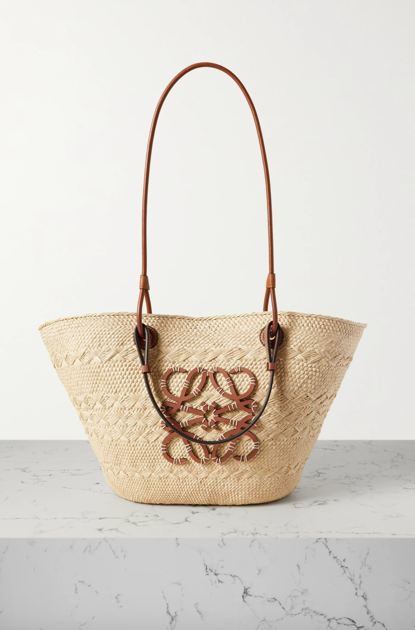 Tote bag de taille moyenne en raphia tressé avec renforts en cuir de Loewe pour environ CHF 681, net-a-porter.com