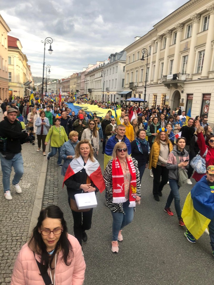 Ukraińcy wyrażają wdzięczność Polakom. W Warszawie odbył się marsz wdzięczności