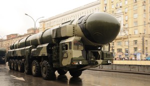 Moderne balističke nuklearne rakete na probi vojne parade u Moskvi, Rusija
