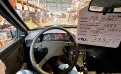 Nowy Polonez Atou odnaleziony we Francji. Na siedzeniach jeszcze folia