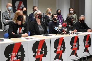 O ile wzrośnie liczba zakażeń po protestach? Naukowcy obliczyli