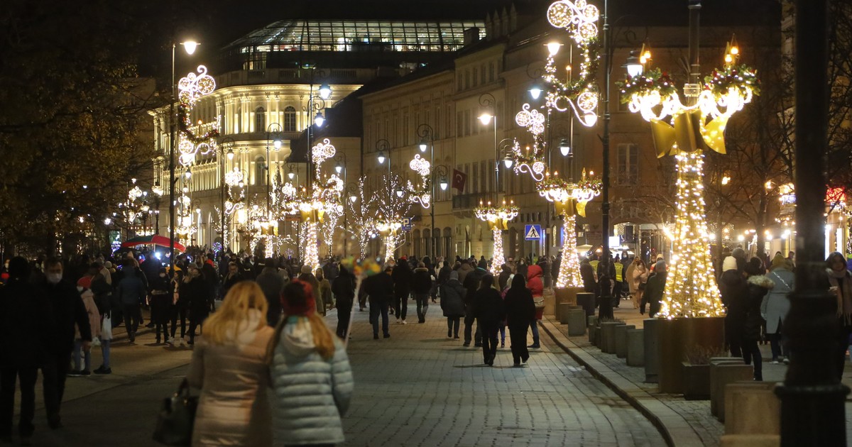 Saturatory, wagi sklepowe bombki-muchomory... świąteczna iluminacja w klimacie PRL rozbłyśnie w Warszawie
