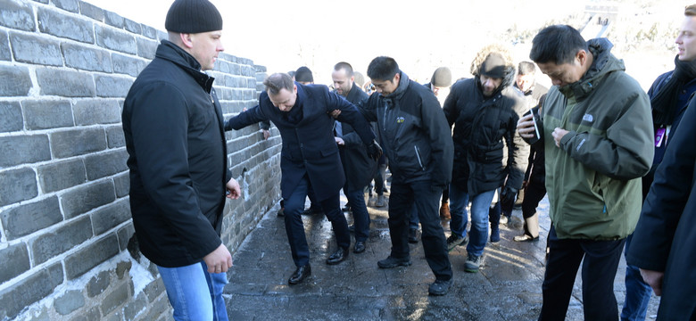 Prezydent Andrzej Duda na chińskim lodzie. Ślisko na Wielkim Murze Chińskim [ZDJĘCIA, WIDEO]
