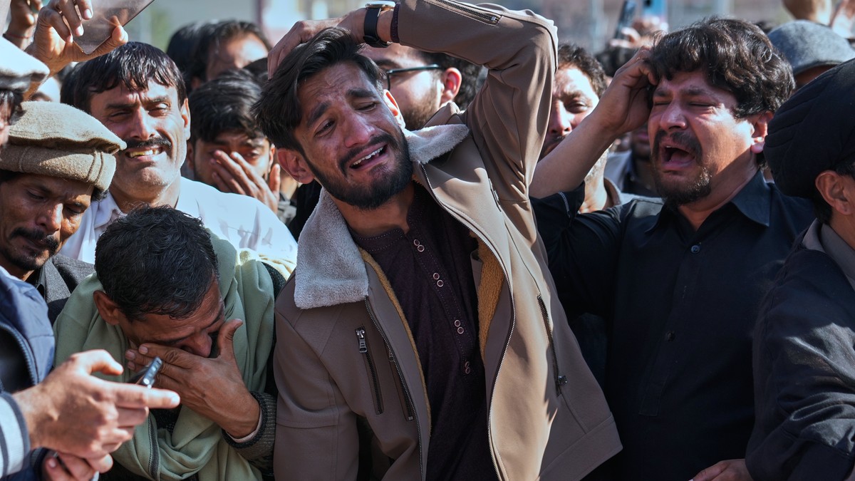 Sahrani poginulih u samoubilačkom napadu na džamiju u Islamabadu, Pakistan