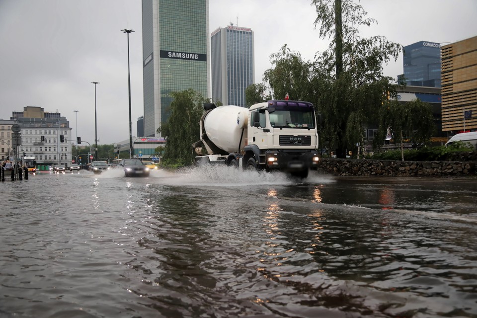 Zalana Warszawa po nawałnicy