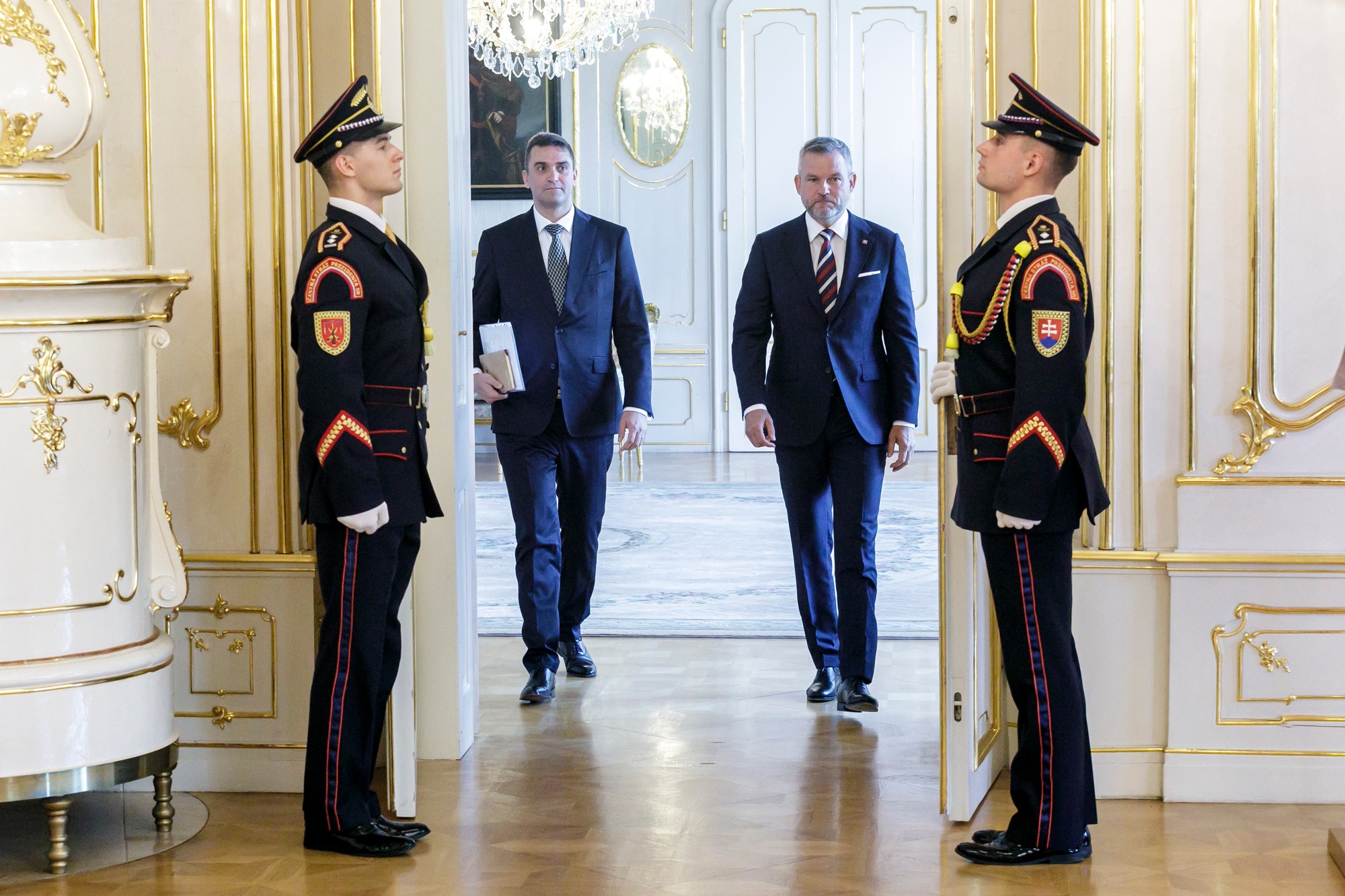 Prezident SR Peter Pellegrini (uprostred vpravo) a predseda Slovenskej akadémie vied Martin Venhart (uprostred vľavo).