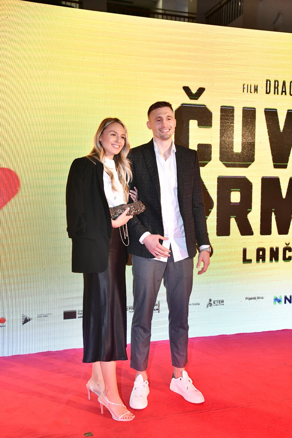 Aleksa sa ženom na premijeri