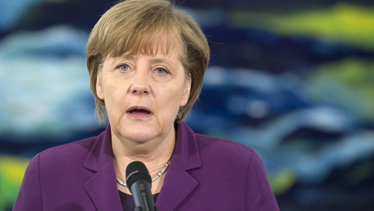 Szefowa niemieckiego rządu Angela Merkel (CDU) odpowiedziała dziś w gazecie "Sueddeutsche Zeitung" na krytykę byłego kanclerza Helmuta Kohla, który negatywnie ocenił obecną politykę zagraniczną Niemiec. W obronie Merkel stanęli Guido Westerwelle i Hermann Groehe.