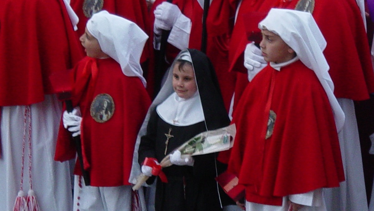 PROCESJA WIELKOPIĄTKOWA w Ennie na Sycylii.