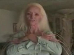 Najdłuższe paznokcie na świecie połamane