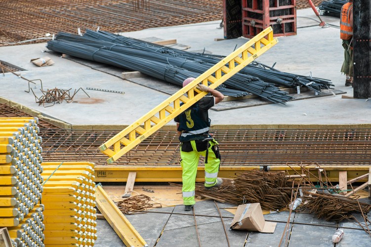 Wysokość OVO Wrocław to 25 metrów na co złoży się 9 kondygnacji (w tym dwie podziemne). .<br>Na zdjęciu plac budowy OVO Wroclaw . <br><br>fot. Kornelia Głowacka-Wolf / Agencja Gazeta