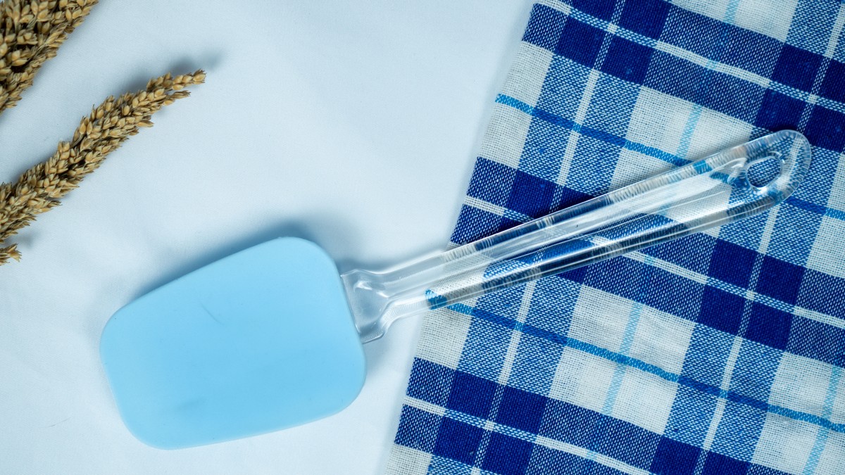 Ruskinje uvek stavljaju silikonsku špatulu u zamrzivač: Ovaj trik rešava problem mnogih domaćica