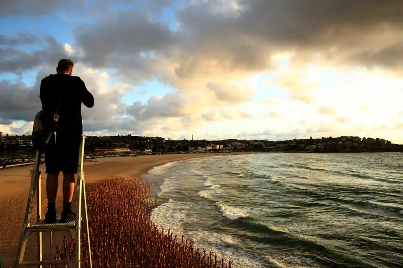 Sesja zdjęciowa na plaży Bondi. 26 listopada 2022 r. w Sydney, Australia