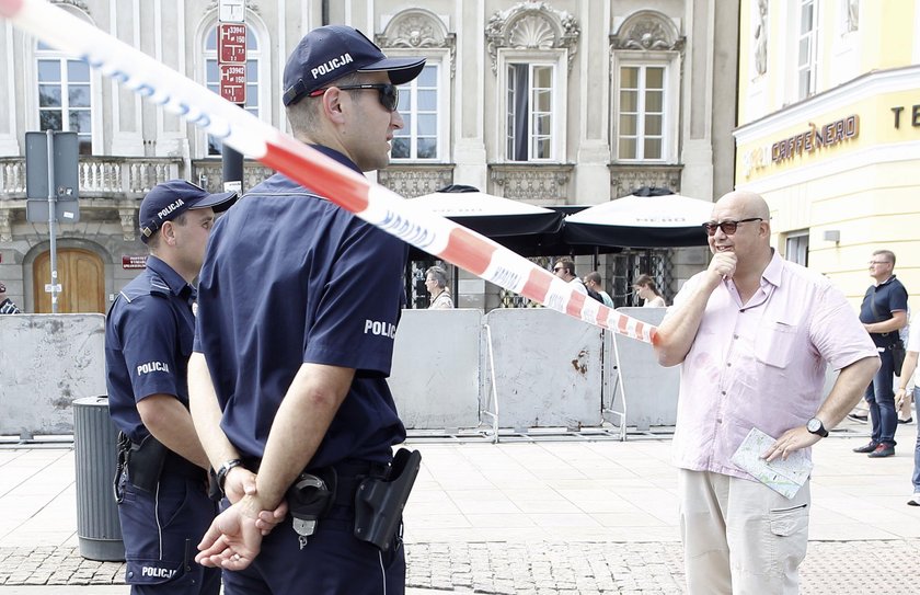 Obchody miesięcznicy smoleńskiej. Krakowskie Przedmieście odgrodzone