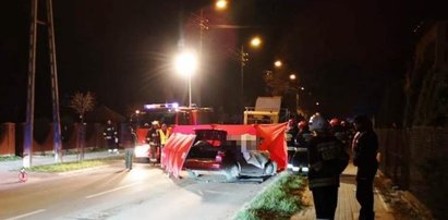 Auto uderzyło w maszynę sprzątającą ulicę. Zginął 26-latek