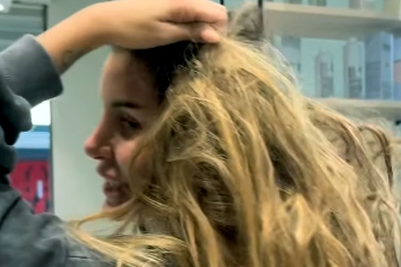 JELENA RADANOVIĆ OBJAVILA SNIMAK UĆEBANE KOSE Svi je pitali šta se desilo, ona šokirala: "Ne češljam se, od pranja do pranja nosim rep"