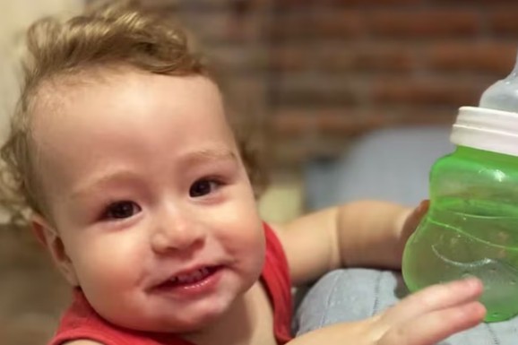 BEBA SE UGUŠILA MAJČINIM VEŠTAČKIM NOKTOM  Dok je menjala pelene sinu primetila da NE DIŠE, lekari bili nemoćni: Otac joj zabranio da prisustvuje sahrani! (FOTO)