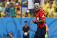 Howard Webb szkoli polskiego sędziego. 'To świetny człowiek'