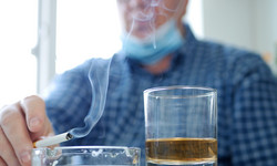 Na nowotwór krtani najczęściej chorują pijący palacze. To mieszanka wybuchowa