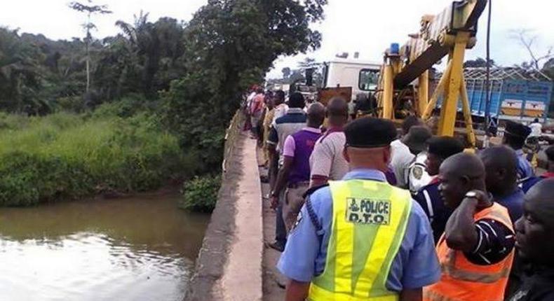 Bus loaded with passengers plunges into Ososa river in Ogun