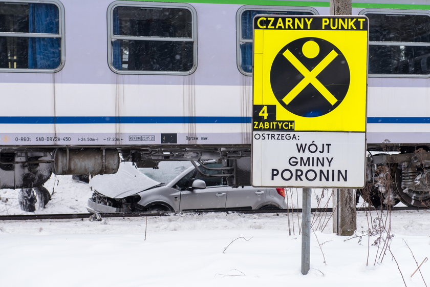 O krok od tragedii w Poroninie. Kierowca wjechał pod pociąg