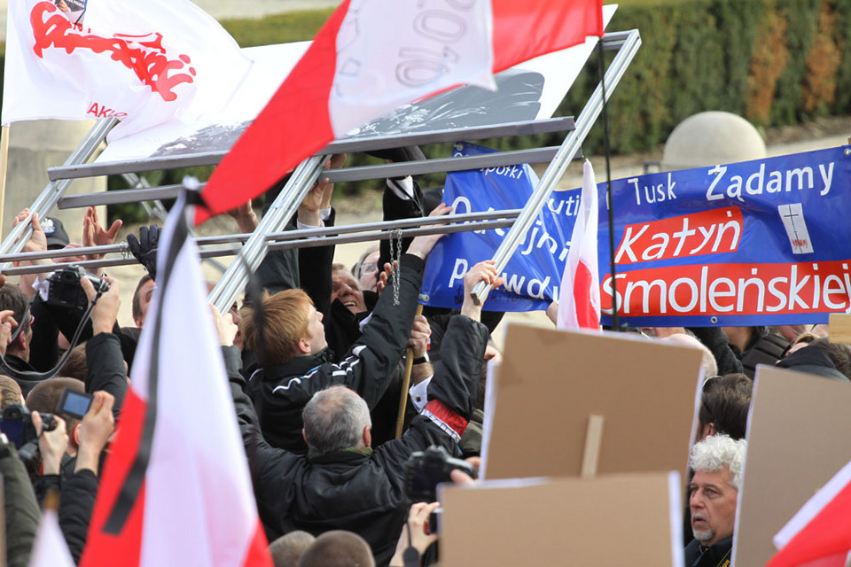 Tłum przed Pałacem Prezydenckim, fot. Iza Procyk-Lewandowska