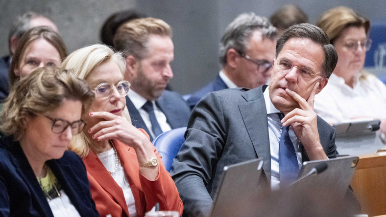 Premier Mark Rutte i minister finansów Sigrid Kaag