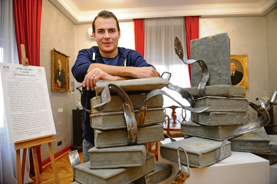 Robertson Kapeli sa instalacijom od betona