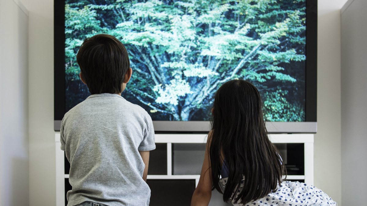 Oglądanie telewizji przez dziecko – wpływ na rozwój, jak długo, zalecenia WHO