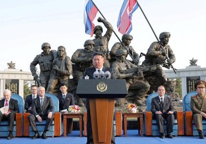 Kim je rekao da su „heroji" oni koji su „bez oklevanja izabrali samoubistvo... da bi odbranili veliku čast" | Foto: Reuters via KCNA