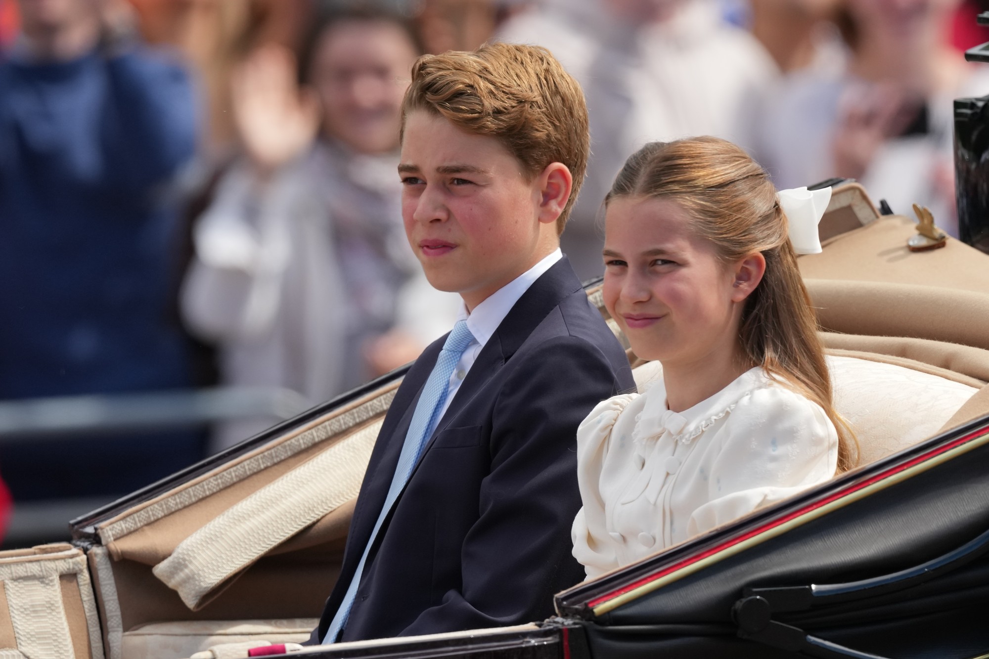 Princ George a princezná Charlotte.