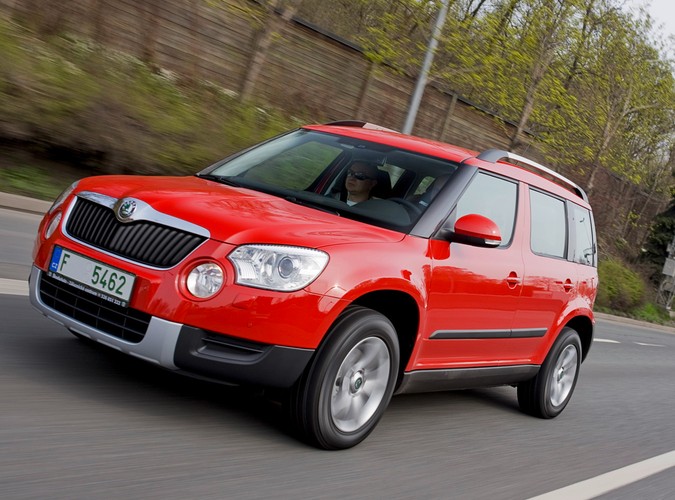 Od przedniego zderzaka do tylnego mierzy 4,2 m, po drodze jest piątka drzwi a w środku miejsce dla pięciu pasażerów i ich bagażu