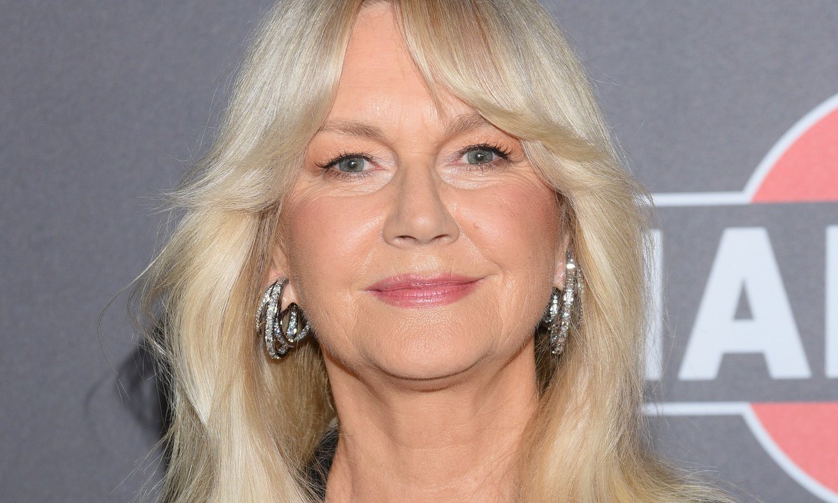 66-letnia Grażyna Torbicka zachwyciła w Paryżu. Jej stylizacja z piór to perełka