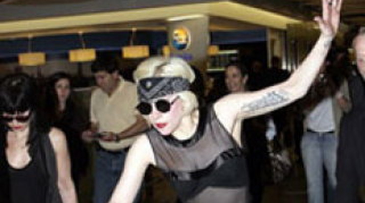 Patacipőben hasalt el Lady Gaga