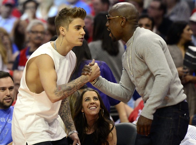 Justin Bieber lansował się na meczu ligi NBA. Szpanował tatuażem