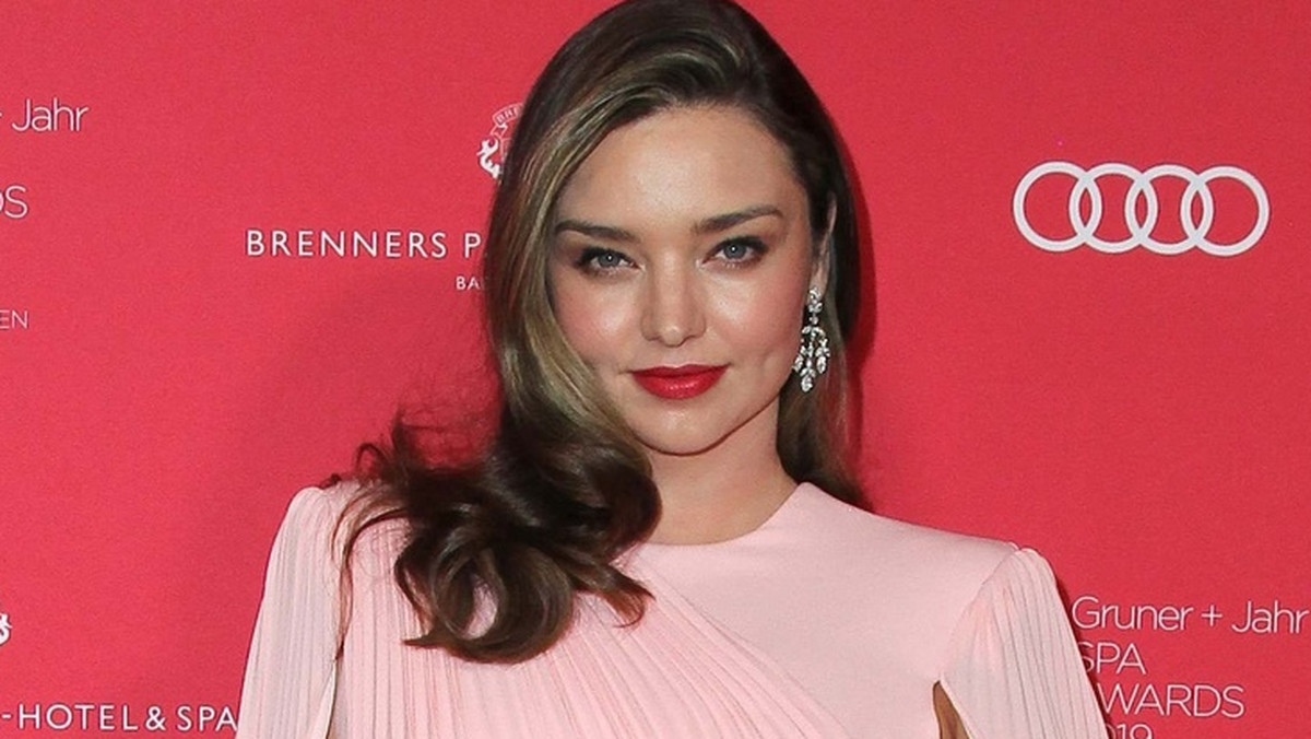 Miranda Kerr urodziła! Była partnerka Orlando Blooma po raz trzeci została mamą