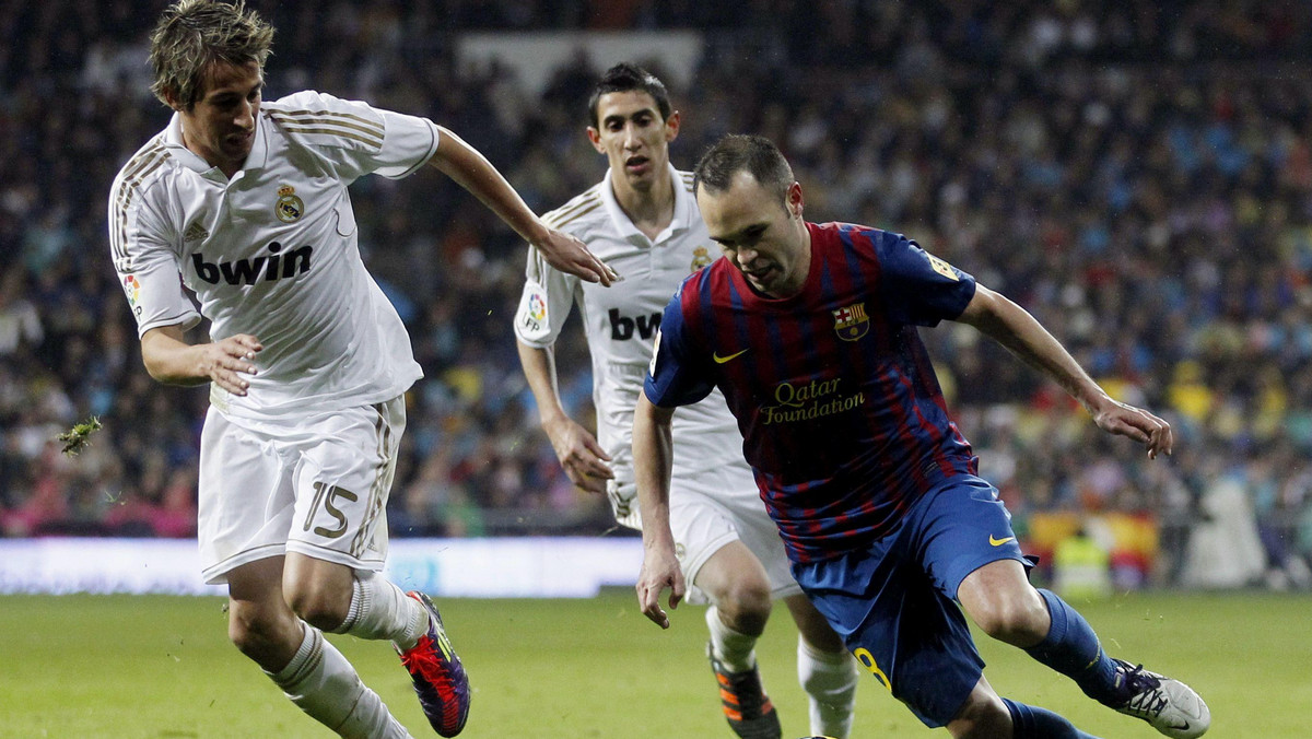 Real Madryt przegrał z FC Barceloną 1:3 (1:1) w Gran Derbi, rozegranych w ramach 16. kolejki Primera Division. Na ligowe zwycięstwo z Dumą Katalonii Królewscy czekają od 2008 roku.