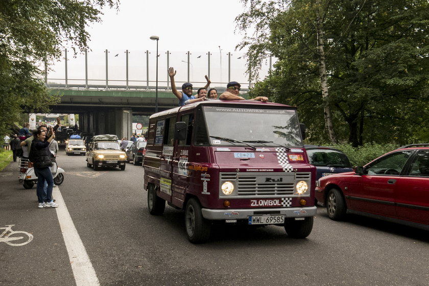 Katowice. Start ósmej edycji rajdu Złombol 