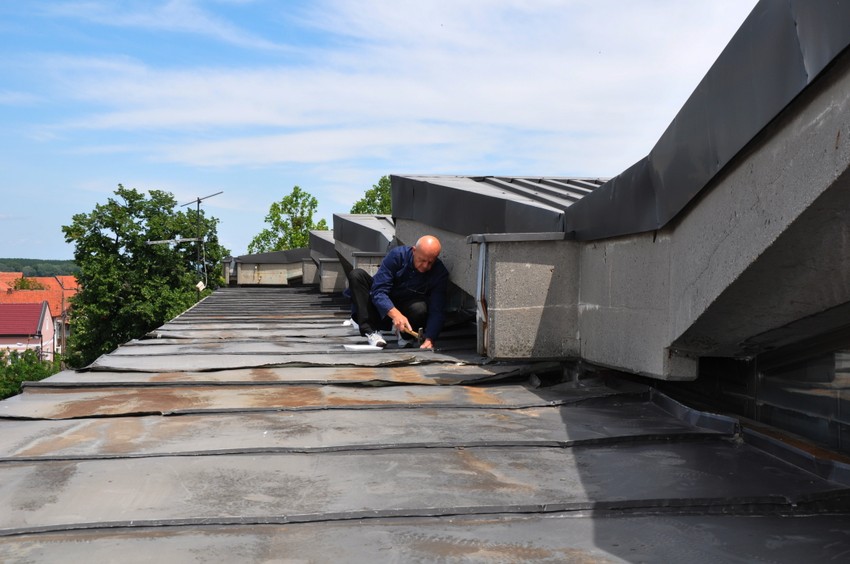 Zakon nalaže da se o održavanju krovova zgrada staraju vlasnici stanova