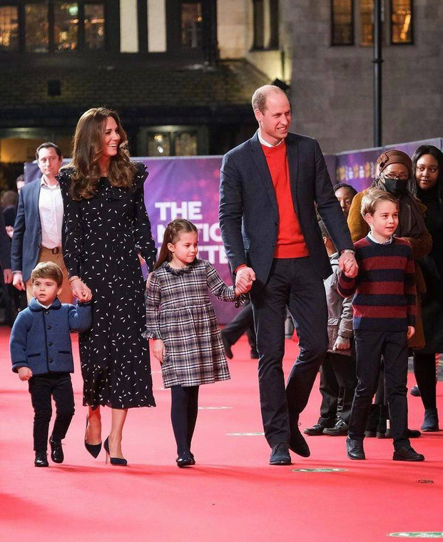 Kate i William po raz pierwszy pojawili się na czerwonym dywanie razem z dziećmi