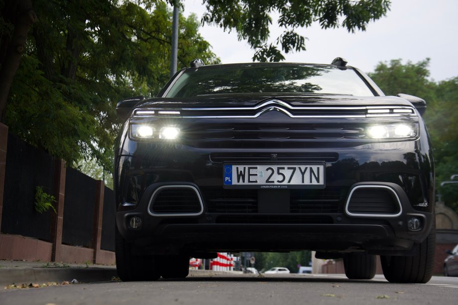 Citroen C5 Aircross oferuje komfortowe warunki jazdy, zarówno w mieście po nierównych drogach, jak i w dłuższj trasie. 