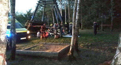 Groza na obozie letnim. Ośmioro dzieci spadło z wieży widokowej