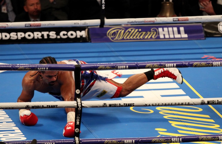 David Haye trzy razy leżał na deskach. Tony Bellew wygrał w piątej rundzie
