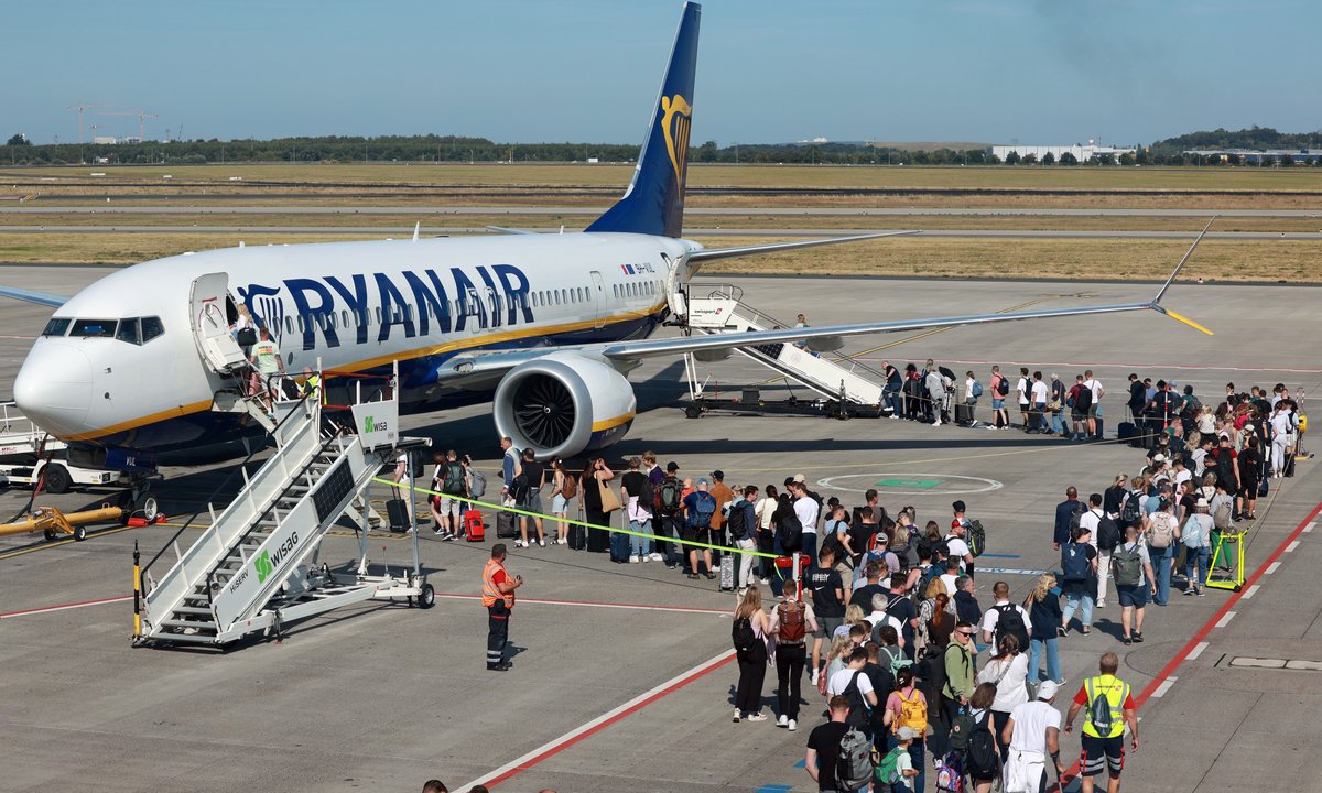 Ryanair doradza, jak się ubierać do samolotu. Pasażerowie podzieleni