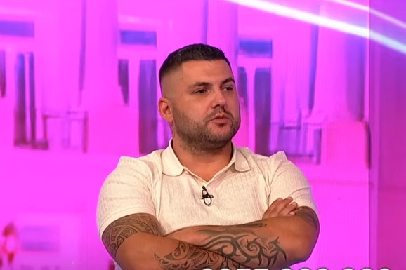 ŠOK U PROGRAMU UŽIVO! Gledateljka tvrdi da joj je Asmin slao gole slike, zapretila mu: "Vidimo se na sudu, iskorišćavaš žene za pare"